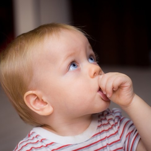Child sucking thumb before treatment for non nutritive habits